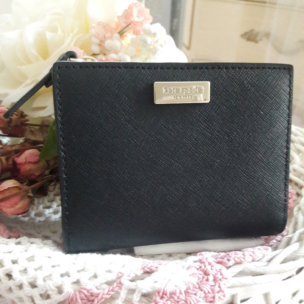 AUTHENTIC "KATE SPADE" LEATHER WALLET! MINT!